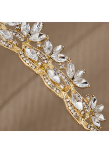 Diadema de noche elegante adornada con cristales centelleantes y diseño floral