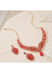 parure soirée rehaussé par les pierres rouges étincelants (diadème + collier + boucles d'oreilles)