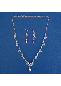 Sparkling Crystal Jewelry Set (Necklace + Earrings) - Glamorous Elegance