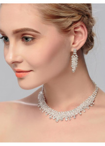 Dazzling sparkling crystal jewelry set (necklace + earrings)