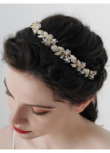 Elegant Golden Crystal Hairband with Floral Design