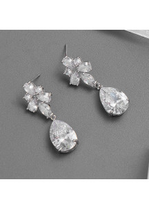 sublimes boucles d'oreilles alliant cristaux taillés et métal argenté