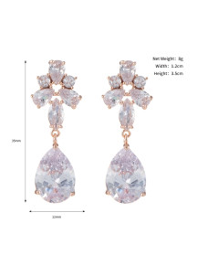 sublimes boucles d'oreilles alliant cristaux taillés et métal argenté