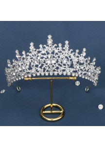 Dazzling Queen's Tiara for Evening Wear with Sparkling Crystals