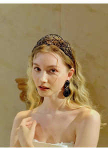 Stunning Headband with Minimalist Design and Sparkling Pearls