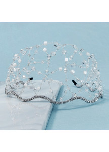 Diadema para una Velada de Gala Adornada con Perlas