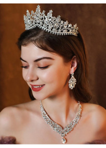 Baroque-Style Jewelry Set (Tiara, Necklace, and Earrings)