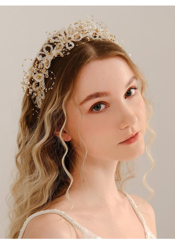 Chic Bridal Headband with Floral Design and Sparkling Pearls