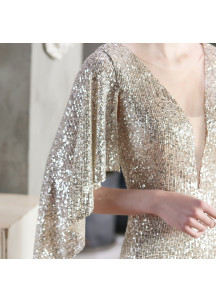 robe de soirée moulante et scintillante en sequins avec manches drapées