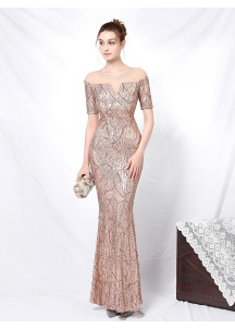 robe de soirée scintillante en bronze à décolleté transparent et manches courtes