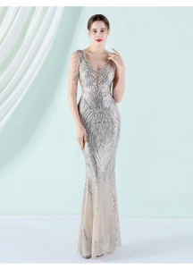 Sequined Evening Gown with Fitted Design and Pearl Fringe