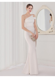 Elegant Sophistication: Asymmetrical One-Shoulder Evening Gown