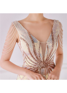 Golden Fitted Evening Gown with V-Neck and Sparkling Sequins