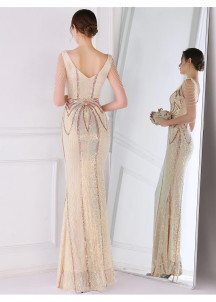 Golden Fitted Evening Gown with V-Neck and Sparkling Sequins