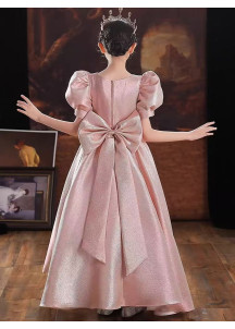 robe de demoiselle d'honneur rose pâle avec manches courtes bouffantes