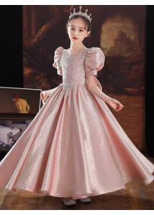 robe de demoiselle d'honneur rose pâle avec manches courtes bouffantes