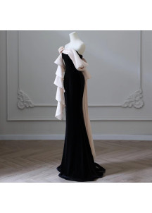 robe de soirée noire en velours silhouette sirène avec cascade